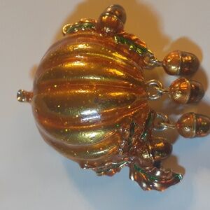 VINTAGE MONET SPARKLING  PUMPKIN & ACORNS AUTUMN BROOCH SIGNED